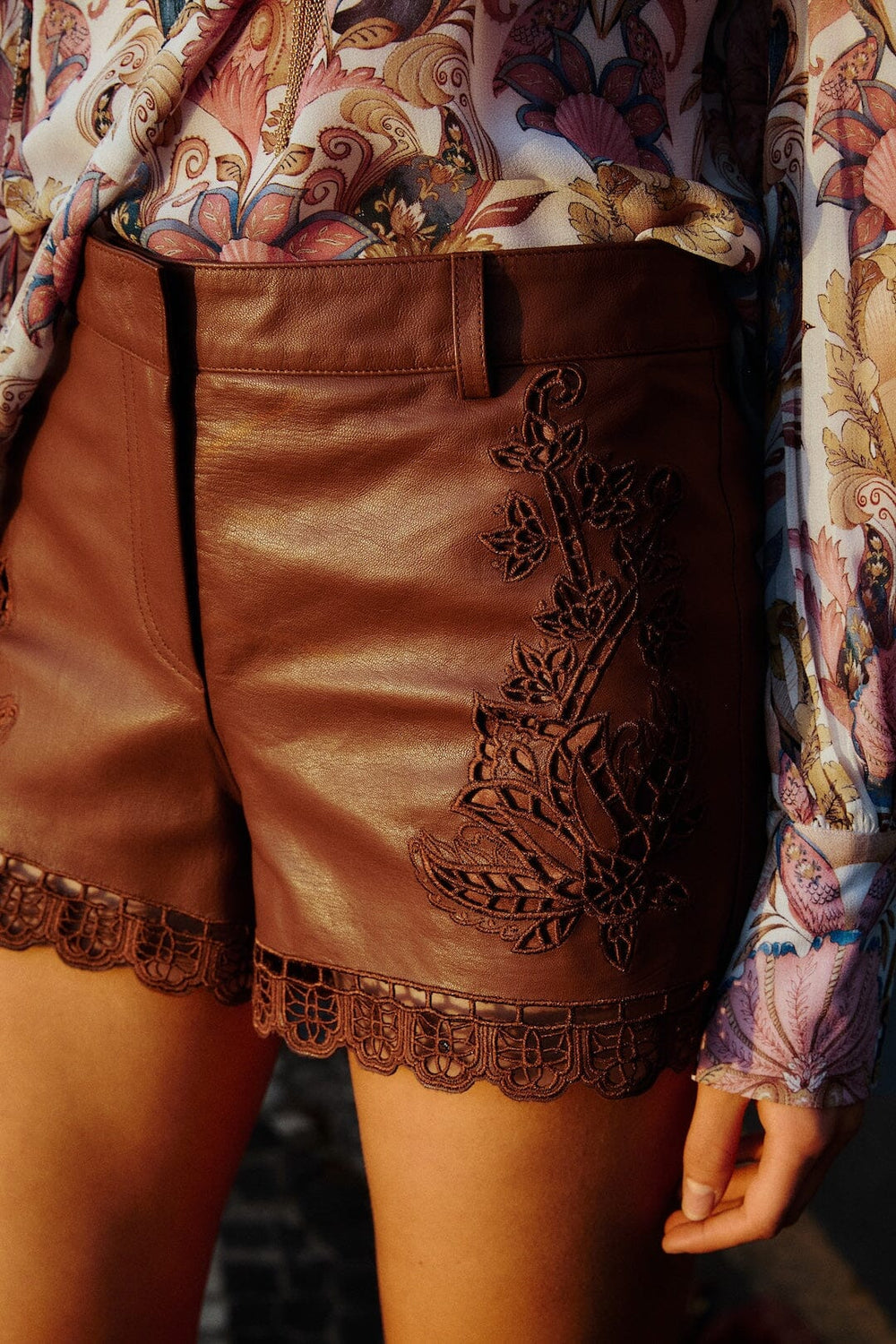 Caramel Richelieu Belt Loops Leather Shorts - FARM Rio CARAMEL