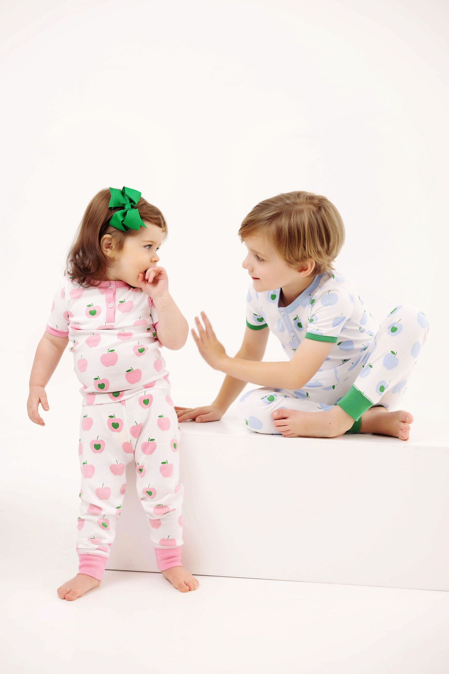 Beaufort Bonnet Sutton's Short Sleeve Set - Applecrest Orchard (Blue)