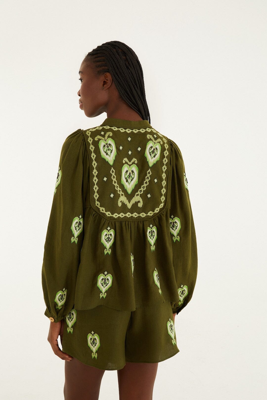 Green Heart Tapestry Embroidered Lenzing Ecovero Euroflax Shorts - FARM Rio GREEN