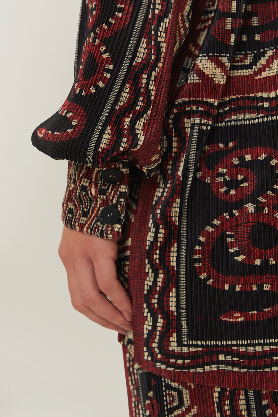 Black Snake Scarves Pleated Shirt - FARM Rio SNAKE SCARVES BLACK