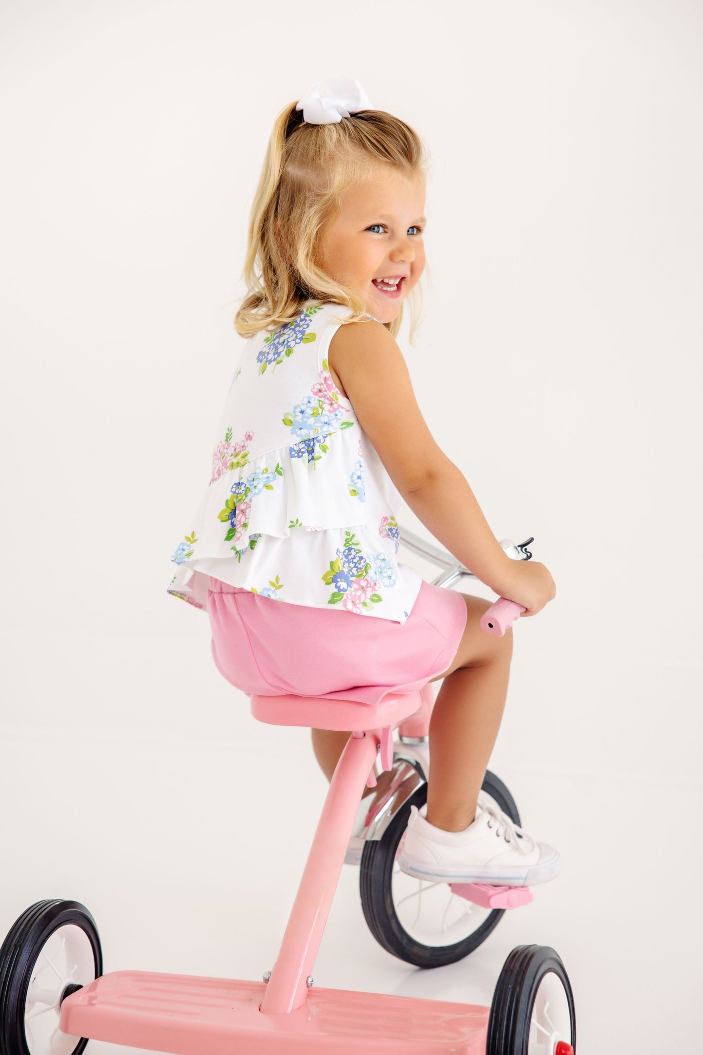 Beaufort Bonnet Shipley Shorts - Hamptons Hot Pink with Worth Avenue White