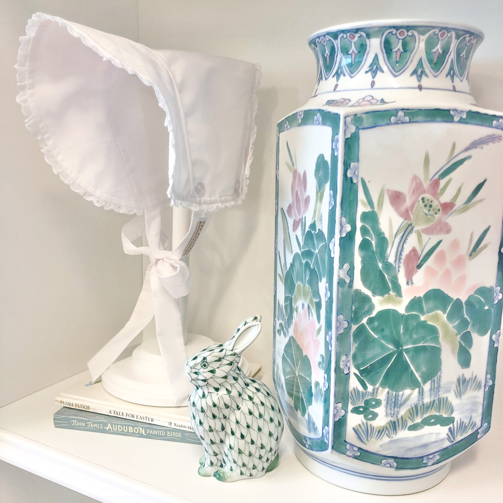Beaufort Bonnet Wooden Hat Stand - White