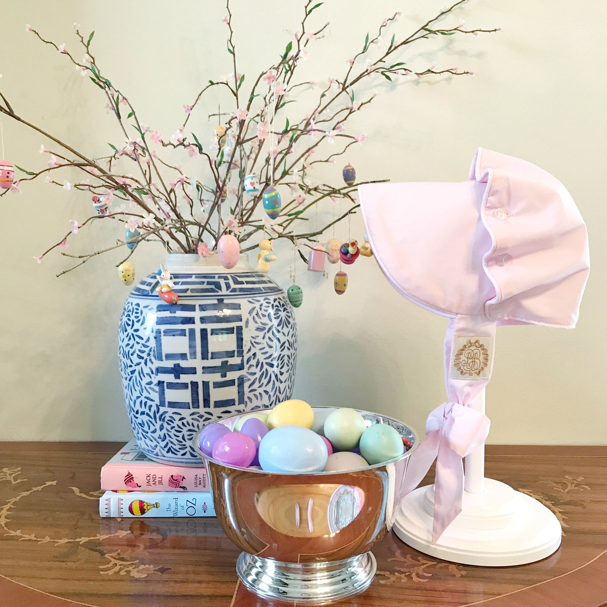Beaufort Bonnet Wooden Hat Stand - White